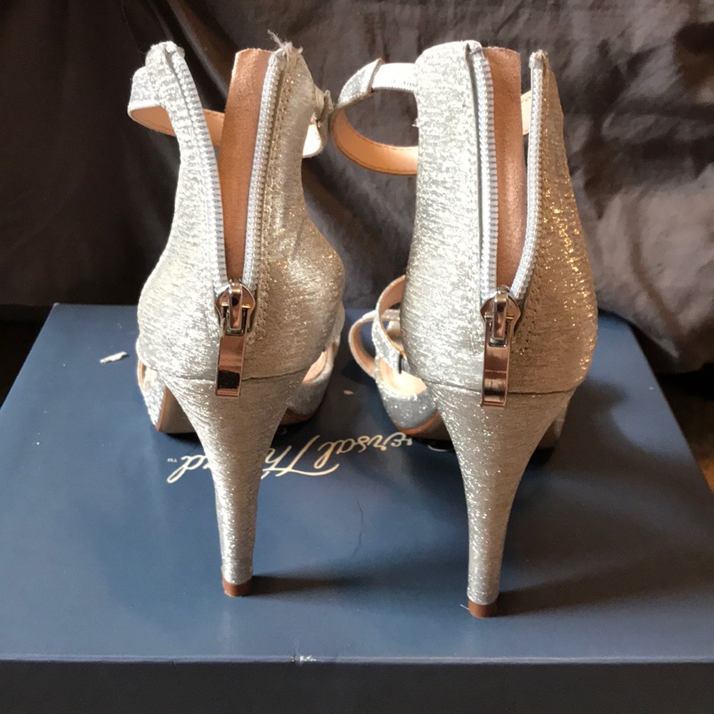 Silver Heels - image 3